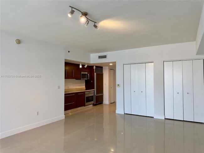 Foto del edificio - 475 Brickell Ave