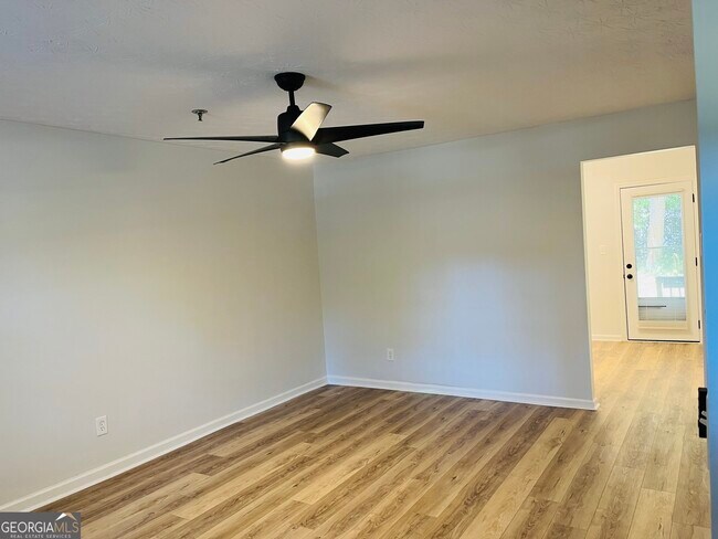 Foto del edificio - 2135 Thompson Ave SE