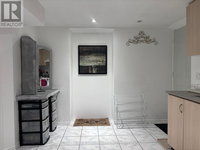 Building Photo - 90 Via Romano Way