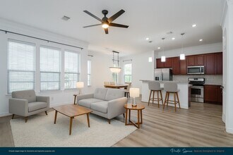 Building Photo - 9147 Lago Crest Dr