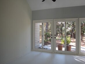 Building Photo - 7 Hickory Knoll Pl