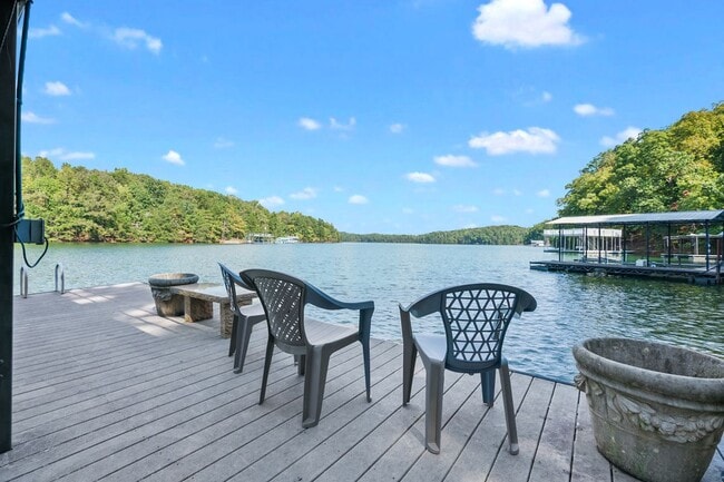 Foto del edificio - 7221 Flowery Branch Rd