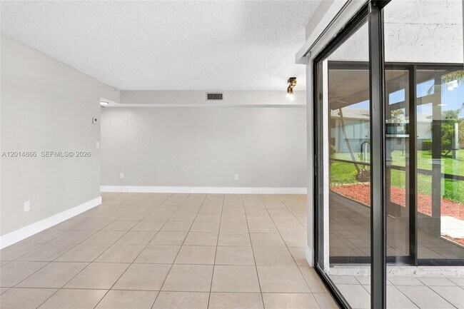 Building Photo - 800 Independence Dr