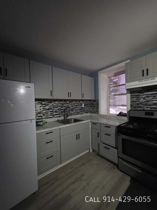 Foto principal - 215 Edwards Pl