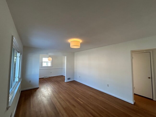 Building Photo - Charming, 3 BR Forest Hill Home Near Park, Breweries & Coffee