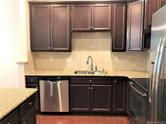 Building Photo - 2501 Silverthorn Dr