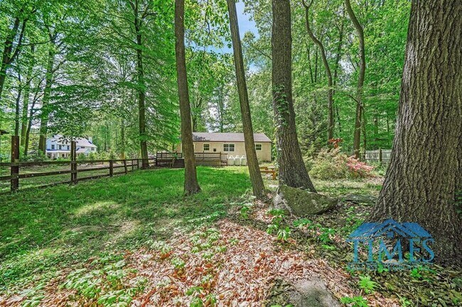 Building Photo - 572 Rock Run Rd