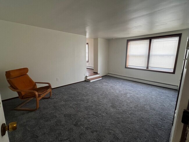 Sala de estar desde la entrada - 3901 James St