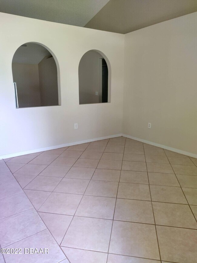 Building Photo - 2113 Umbrella Tree Dr