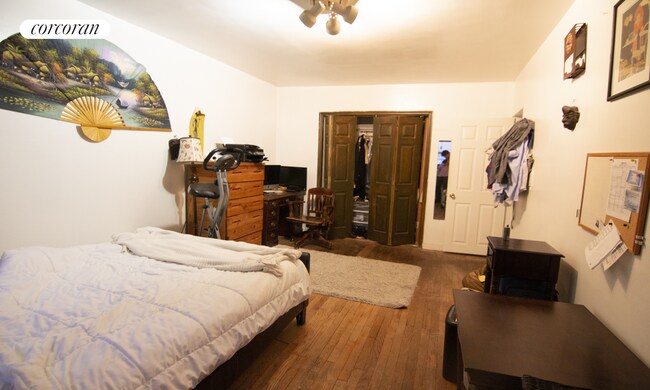 Foto del edificio - 274 E 3rd St