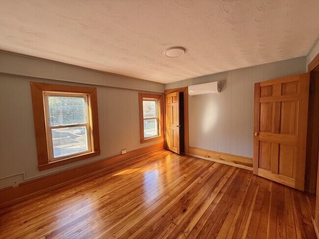 Foto del edificio - 1291 Pleasant St