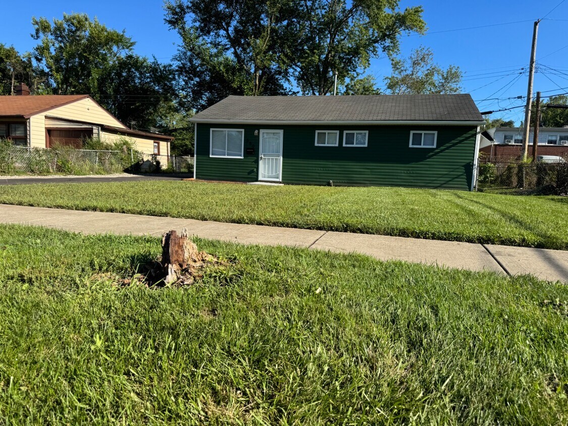 Foto principal - 560 E 47th Pl