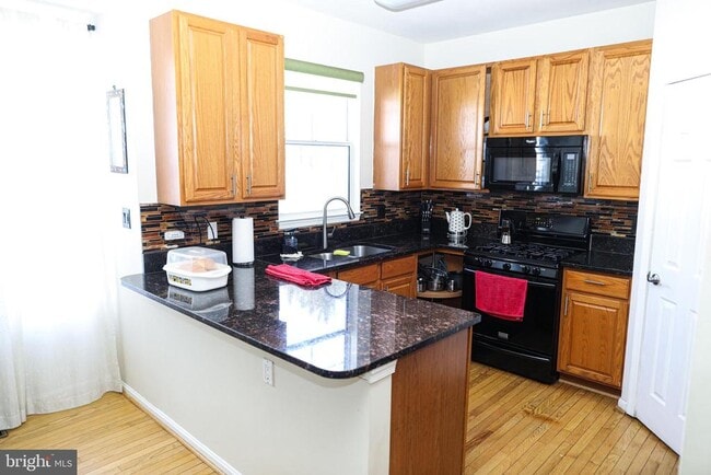 Building Photo - 3953 Hartlake St