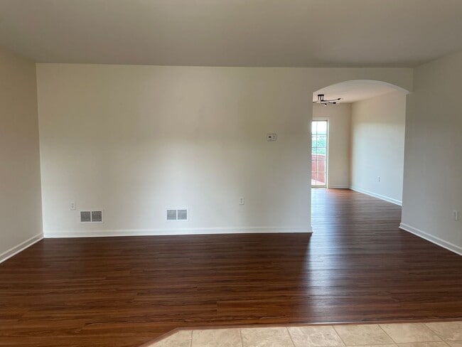 Foto del edificio - 3 Bed 3 Bathroom Townhouse In Marietta