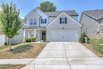 Building Photo - 523 Montrose Dr