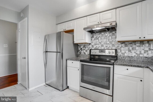Foto del edificio - 3240 S 28th St