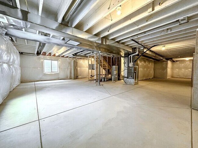Building Photo - This property is located in a 55+ communit...