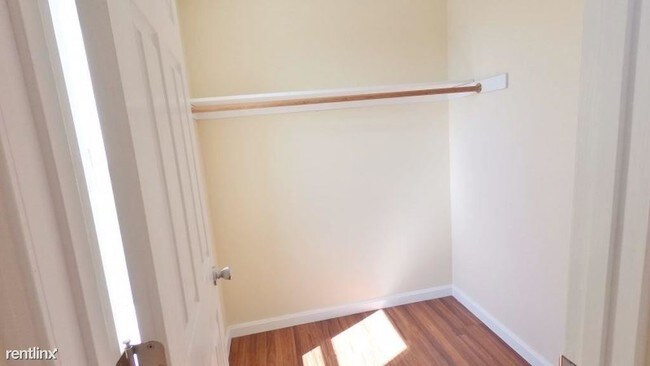 Foto del edificio - 4820 Curtis Ave