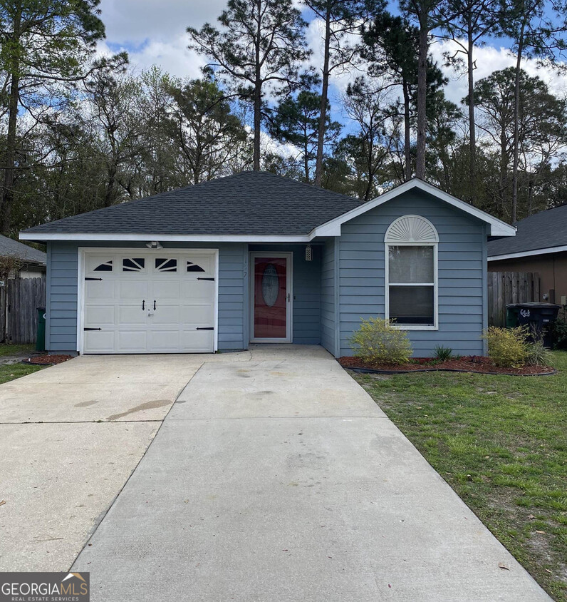 Foto principal - 127 Millers Trace Dr