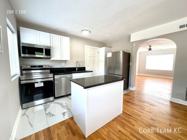 Building Photo - 1114 W 45th St