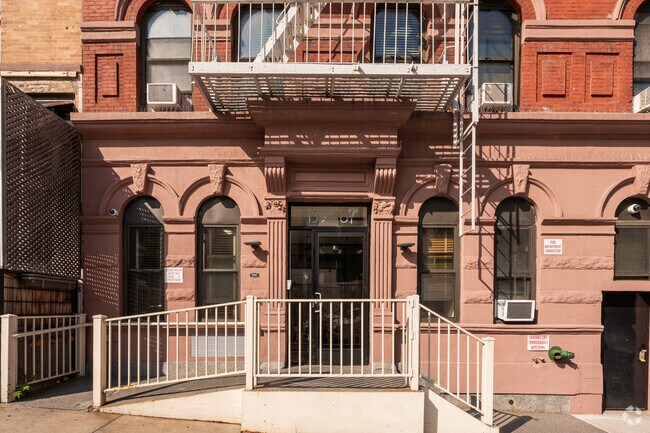 Building Photo - Casa Mutua