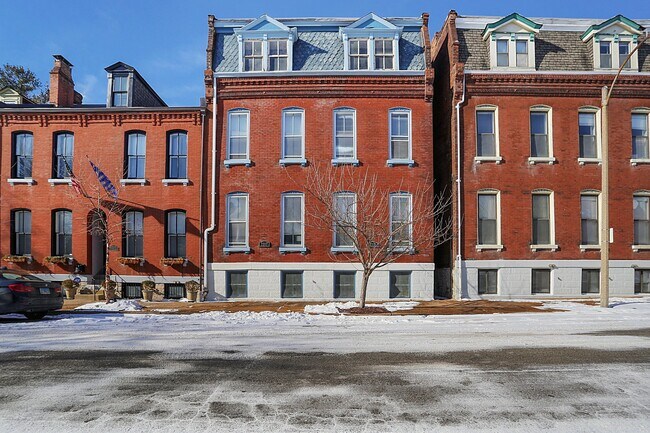Building Photo - 2205 S 11th St