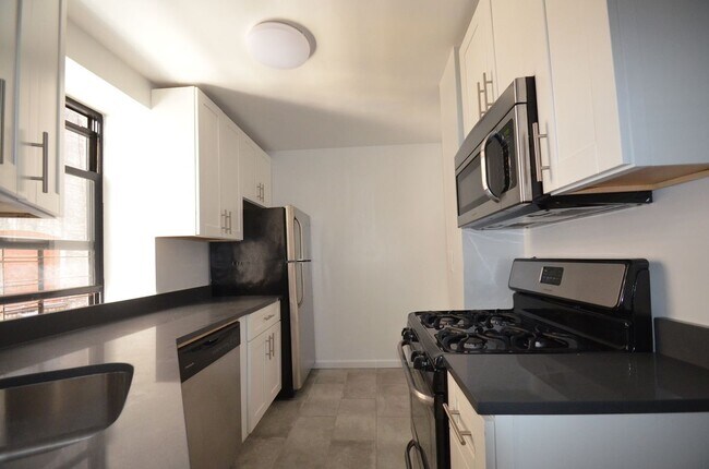 Building Photo - 516 W 136th St