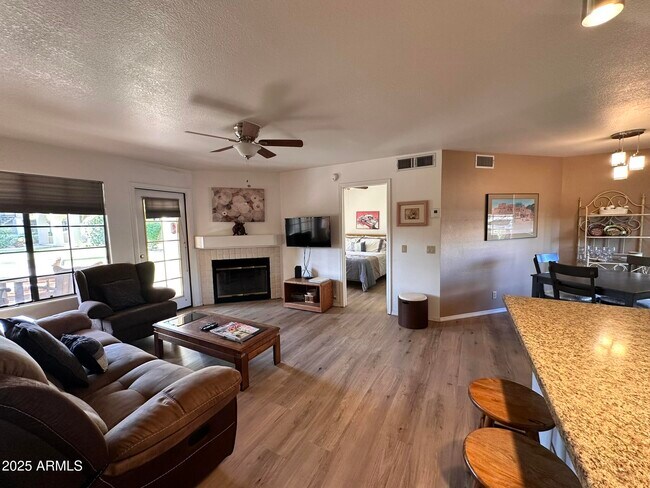 Foto del edificio - 17031 E El Lago Blvd