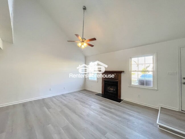 Building Photo - 1815 Beckwood Common