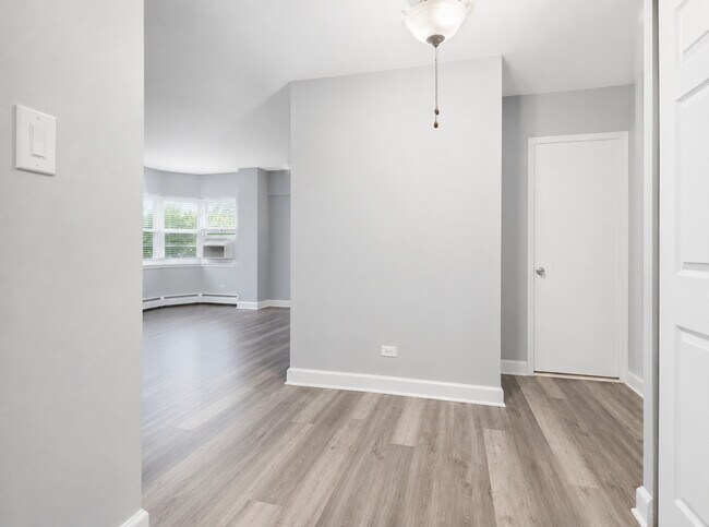 Building Photo - 4960 N Marine Dr