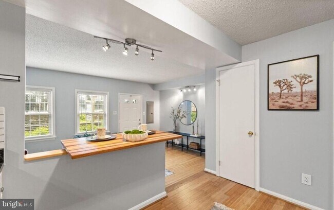 Foto del edificio - 122 N Bedford St