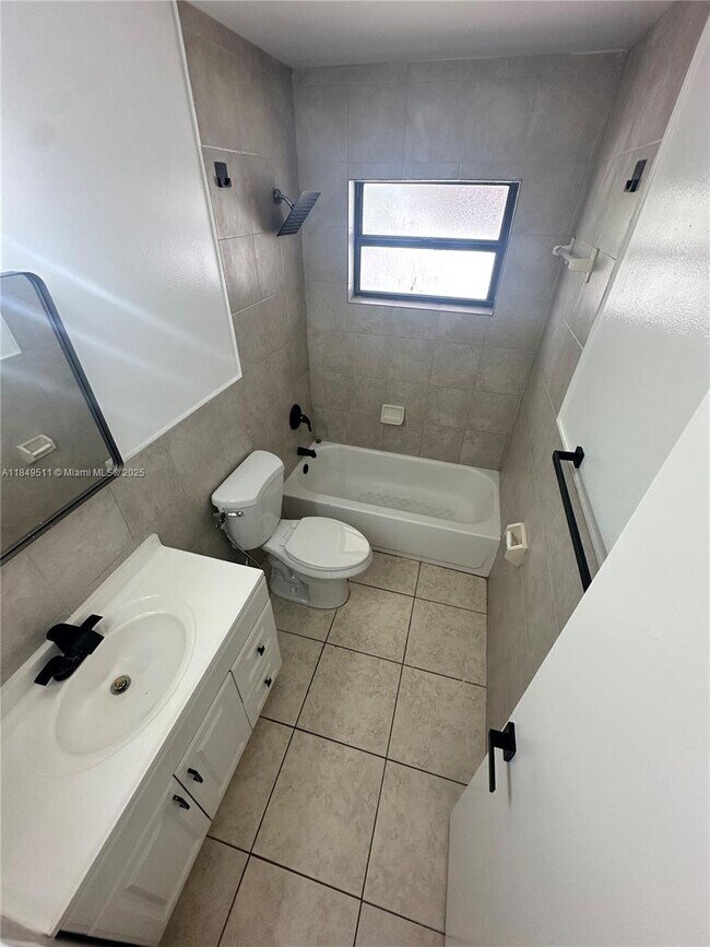 Building Photo - 1130 W 37th St