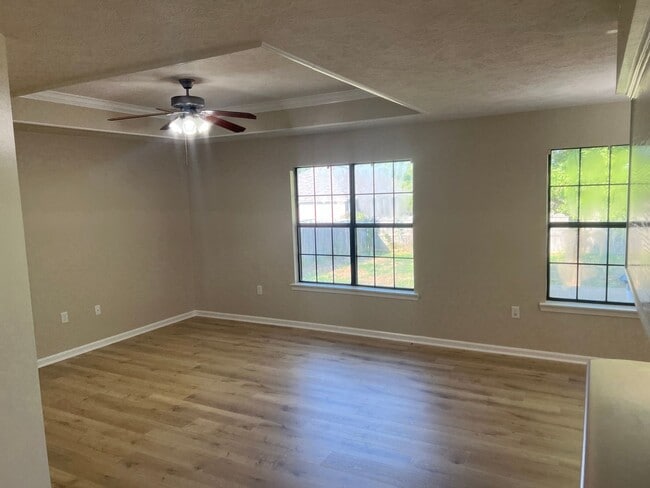 Building Photo - 3 Bed 2 Bath Home