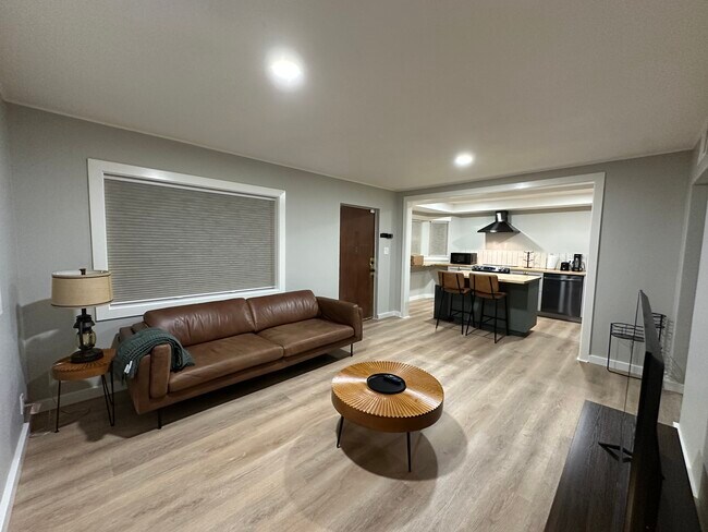 Building Photo - 407 W Iowa St