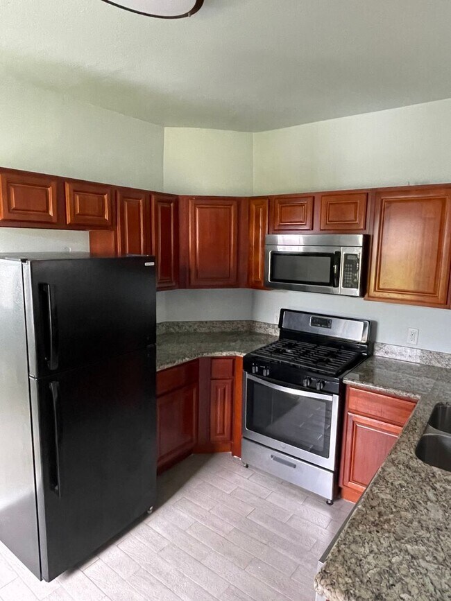 Foto del edificio - 2BD/1BA in Central City with shared backyard