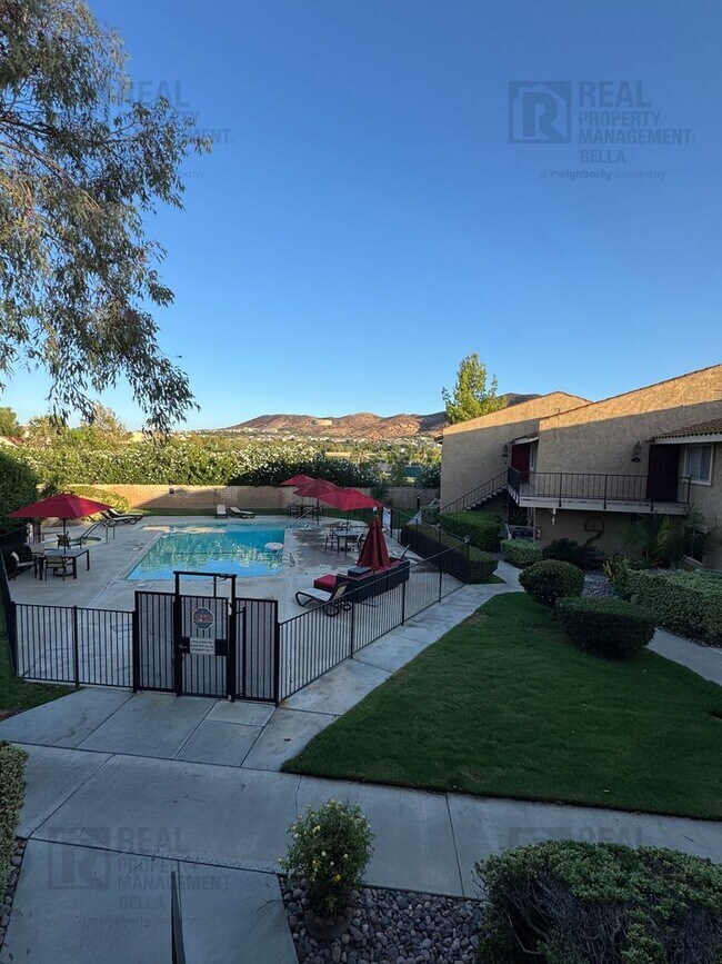 Foto del edificio - 24311 Canyon Lake Dr N