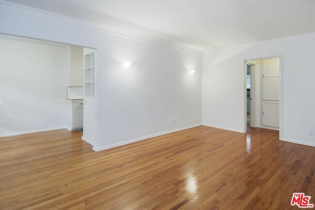 Foto del edificio - 8569 Holloway Dr