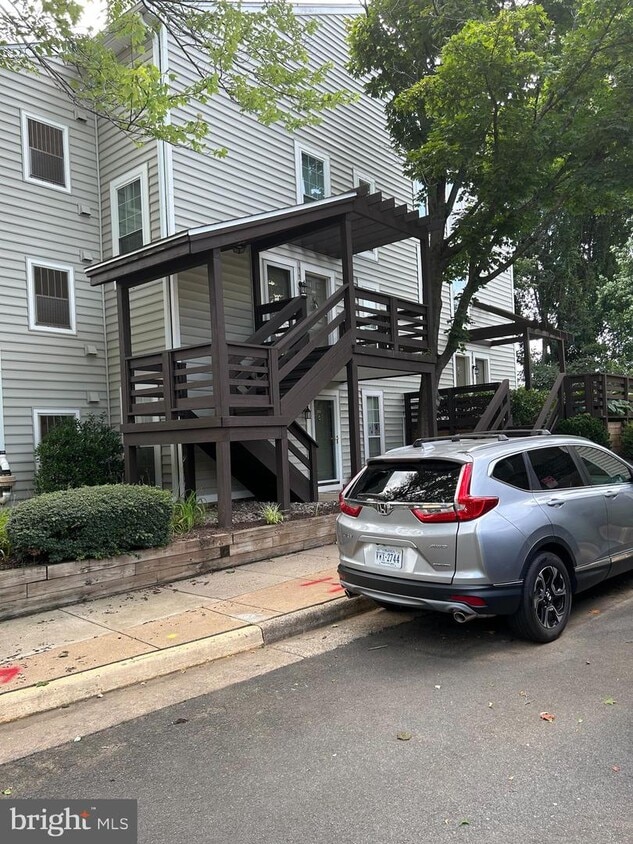 10142 Oakton Terrace Rd, Oakton, VA 22124 Room for Rent in Oakton, VA