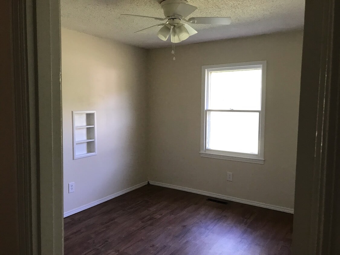 Bedroom - 547 S Hilton Ave