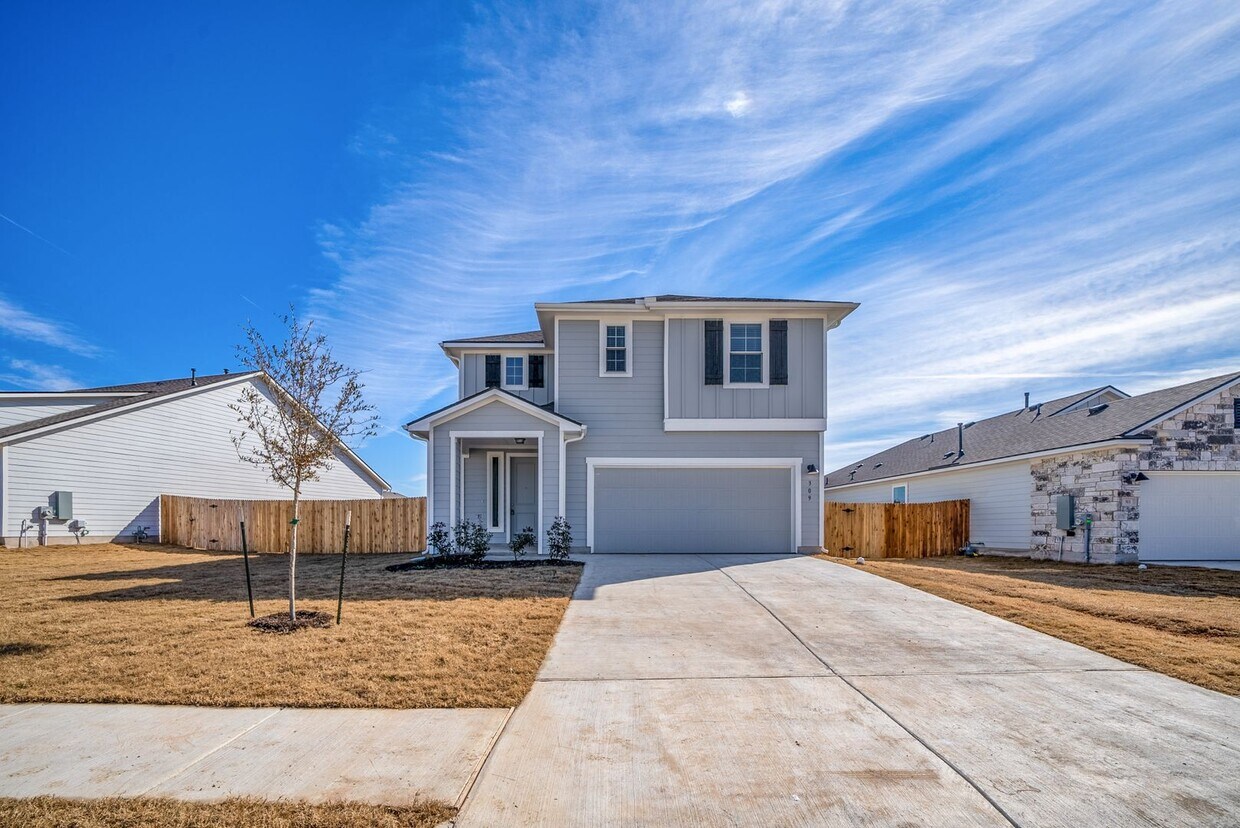 Foto principal - 309 Cold Spring Loop, Bastrop, Texas 78602