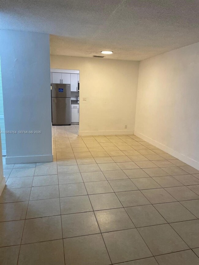 Building Photo - 210 NE 40th Ct