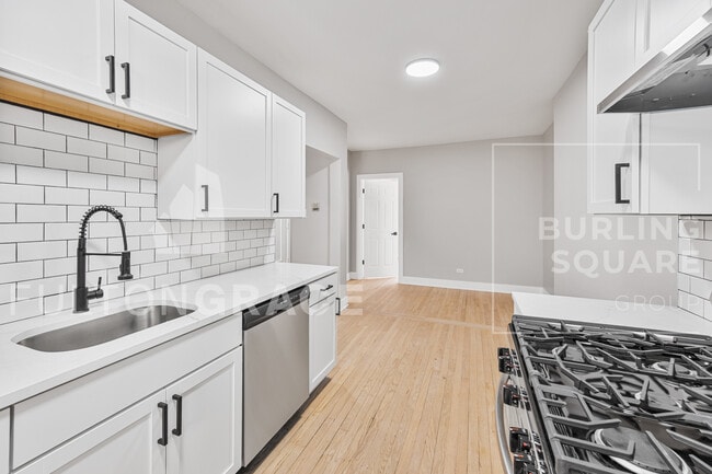 Foto del edificio - 7375 N Damen Ave