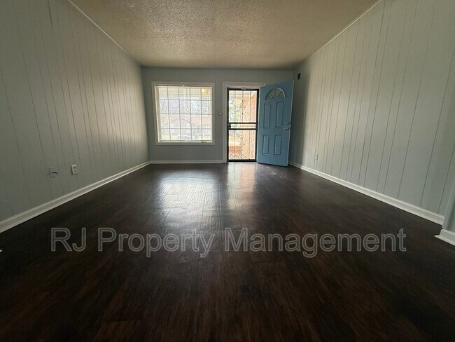 Foto del edificio - 4065 Haliburton St