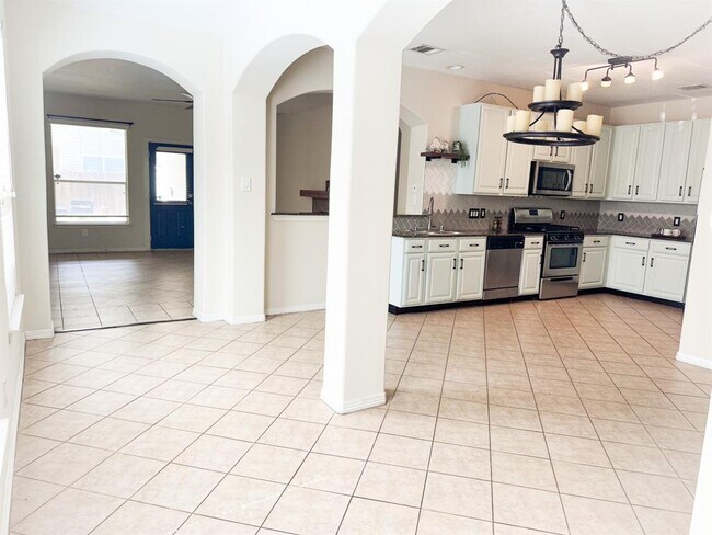 Foto del edificio - 827 Sweet Pine Dr