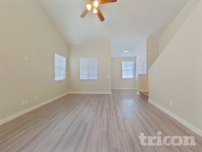 Foto del edificio - 2638 E Danbury Rd