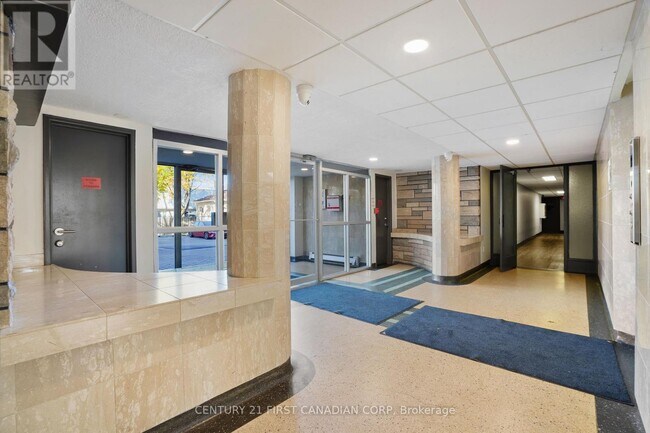 Photo du bâtiment - 75-275 High St