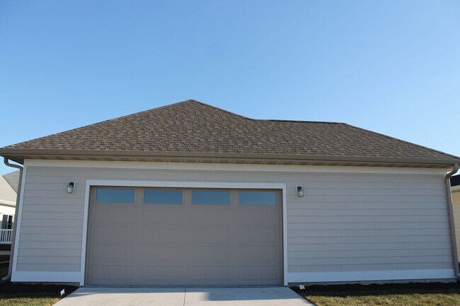 Building Photo - 1003 E Maple Ave