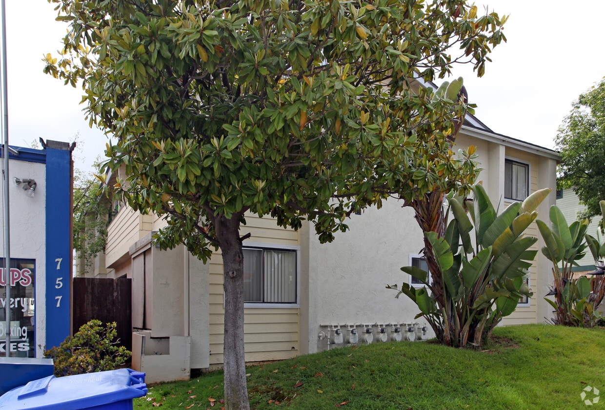 Building Photo - 769 Emory St