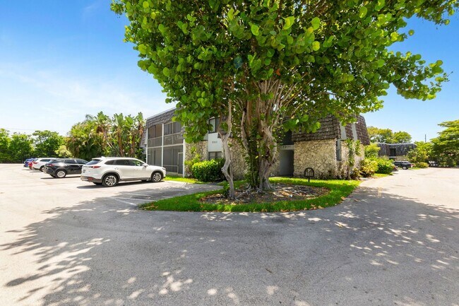 Foto del edificio - 3111 Oakland Shores Dr