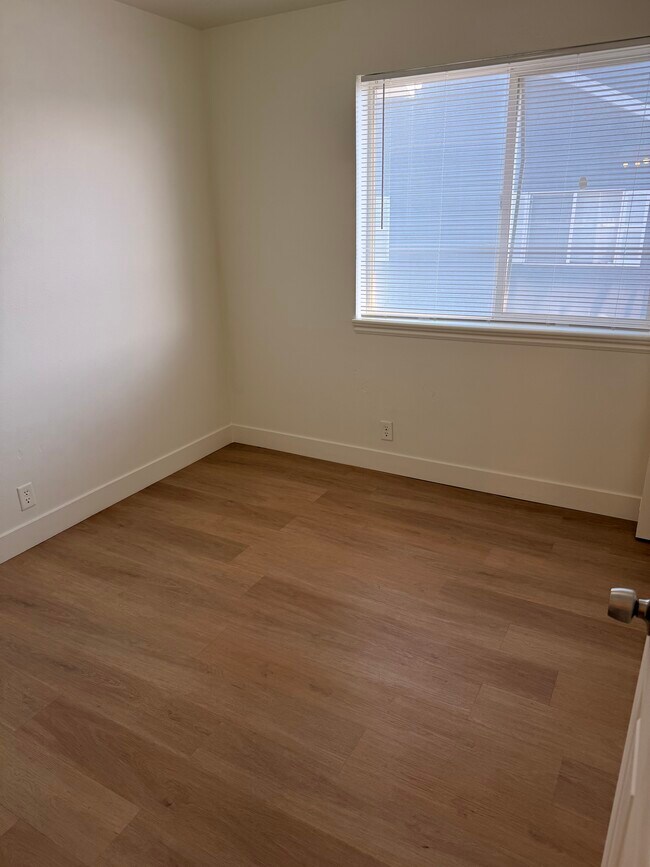 Building Photo - 8073 Copperfield Pl